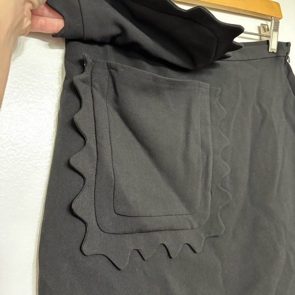 Victoria Beckham for Target Contemporary Black Funky Scalloped Pocket Mini Skirt - Picture 2 of 4